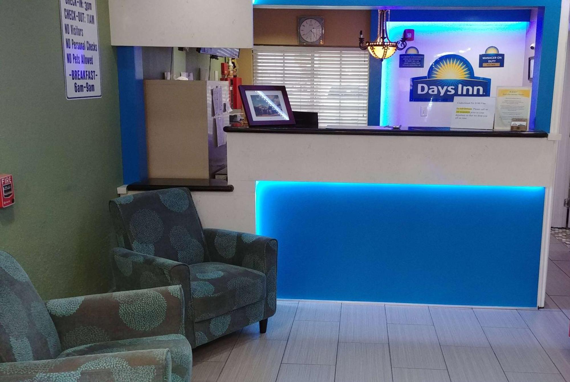 Days Inn By Wyndham Houston East מראה חיצוני תמונה