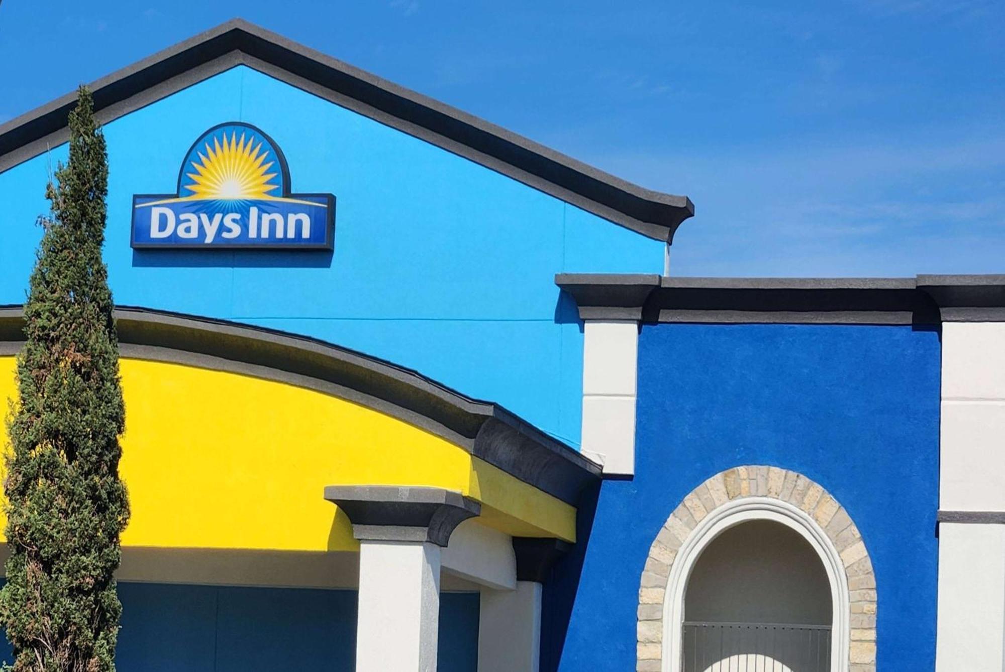 Days Inn By Wyndham Houston East מראה חיצוני תמונה