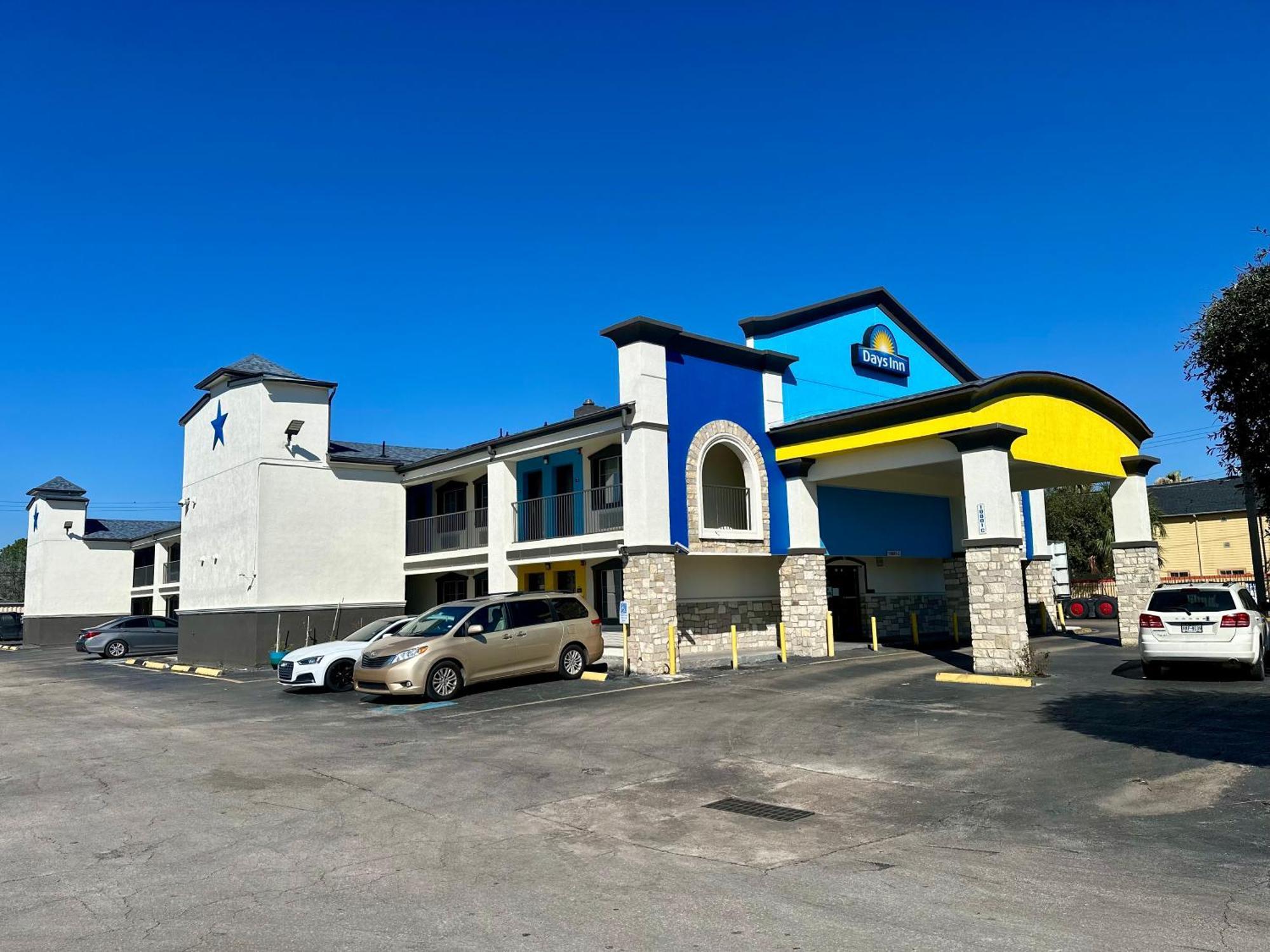 Days Inn By Wyndham Houston East מראה חיצוני תמונה