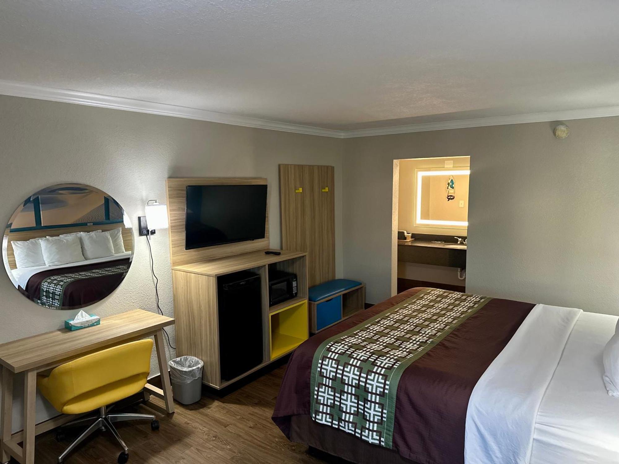 Days Inn By Wyndham Houston East מראה חיצוני תמונה