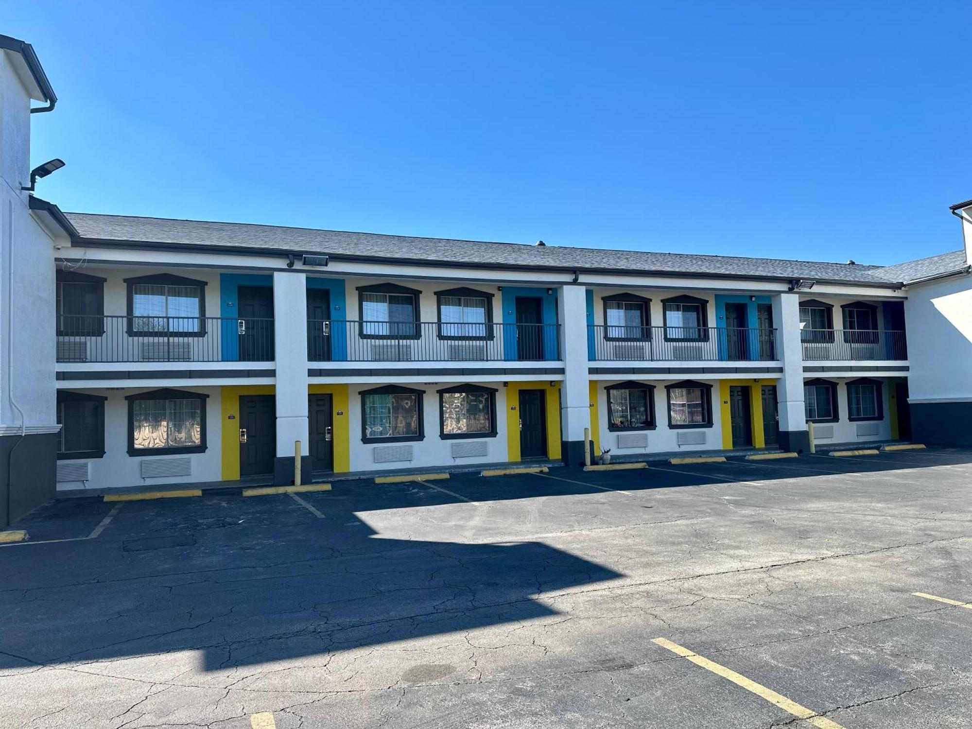 Days Inn By Wyndham Houston East מראה חיצוני תמונה