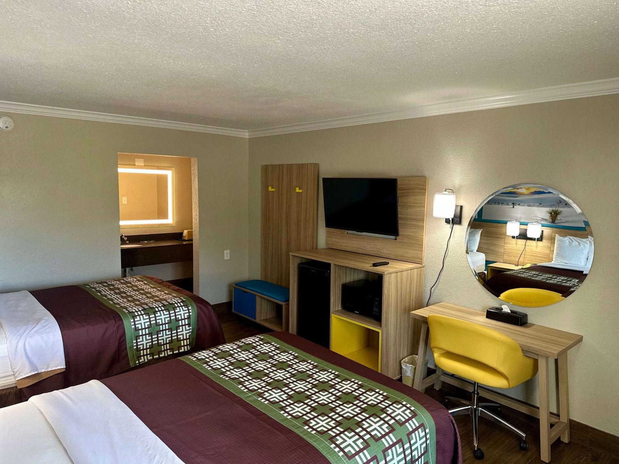 Days Inn By Wyndham Houston East מראה חיצוני תמונה