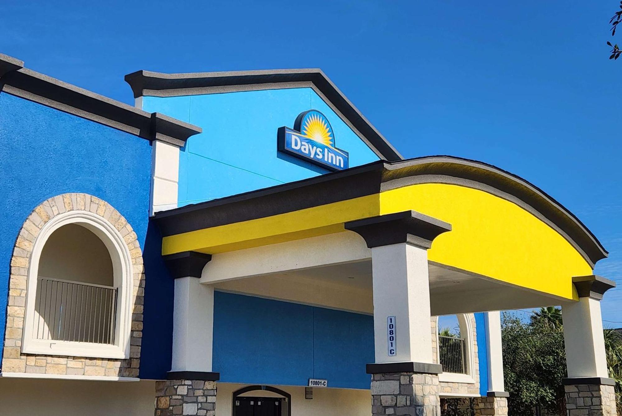 Days Inn By Wyndham Houston East מראה חיצוני תמונה