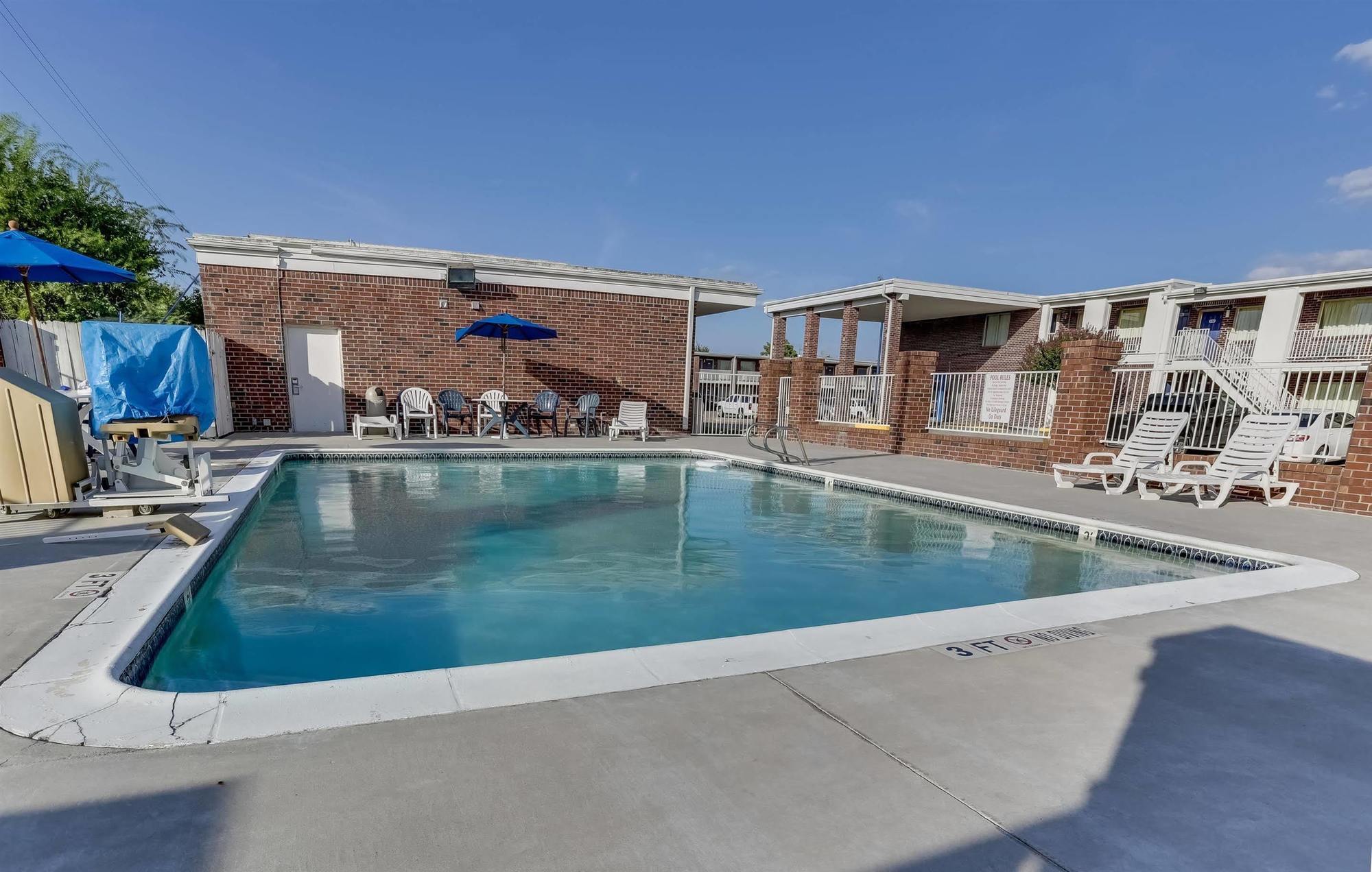Days Inn By Wyndham Houston East מראה חיצוני תמונה